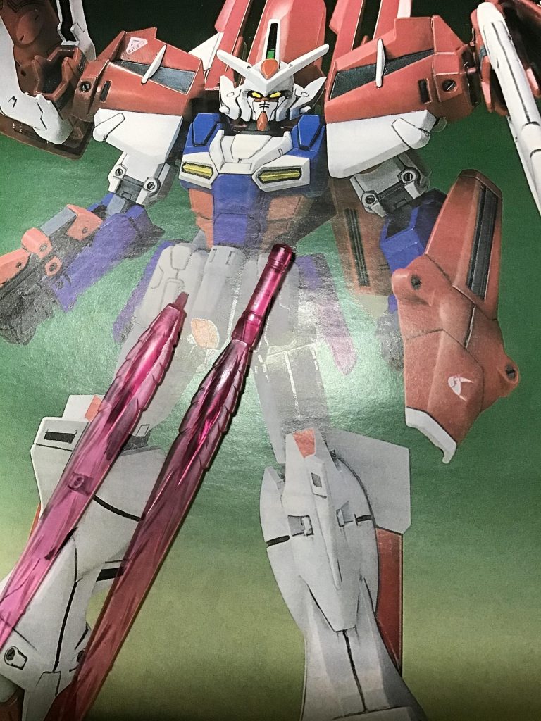 この様に、持ち手部分を大幅にカットして、ひたすら細く削ってやって、キット付属の持ち手に入るよう調整してます。