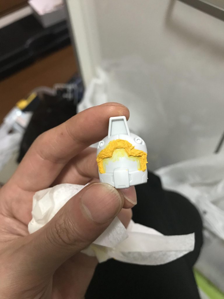 CSフレーム付属のジムヘッドを使いポリパテでメインカメラアイを縮小、形を整えてます。