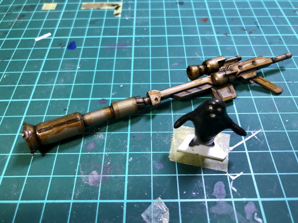 更にリアルタッチマーカーのイエローでブラウンの周りや角をなぞりました。