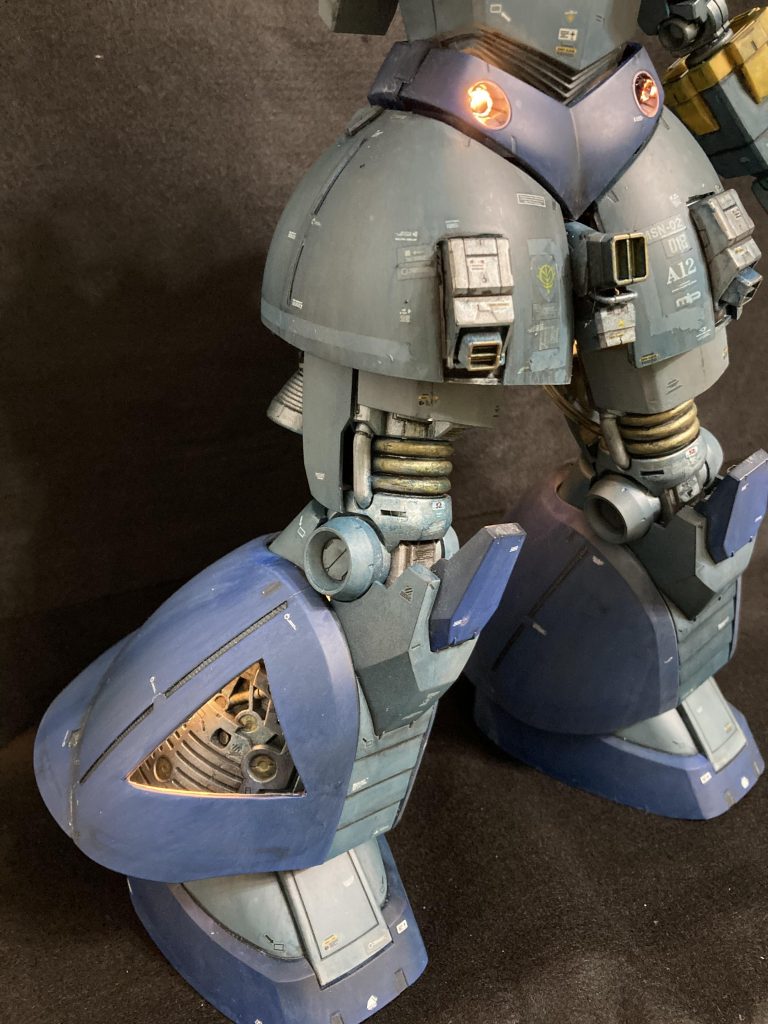 以前から気になっていた機体でしたが、ちょうどモデラー先輩がデカ過ぎて製作意欲が湧かない!!との事で譲って頂いたキットです。