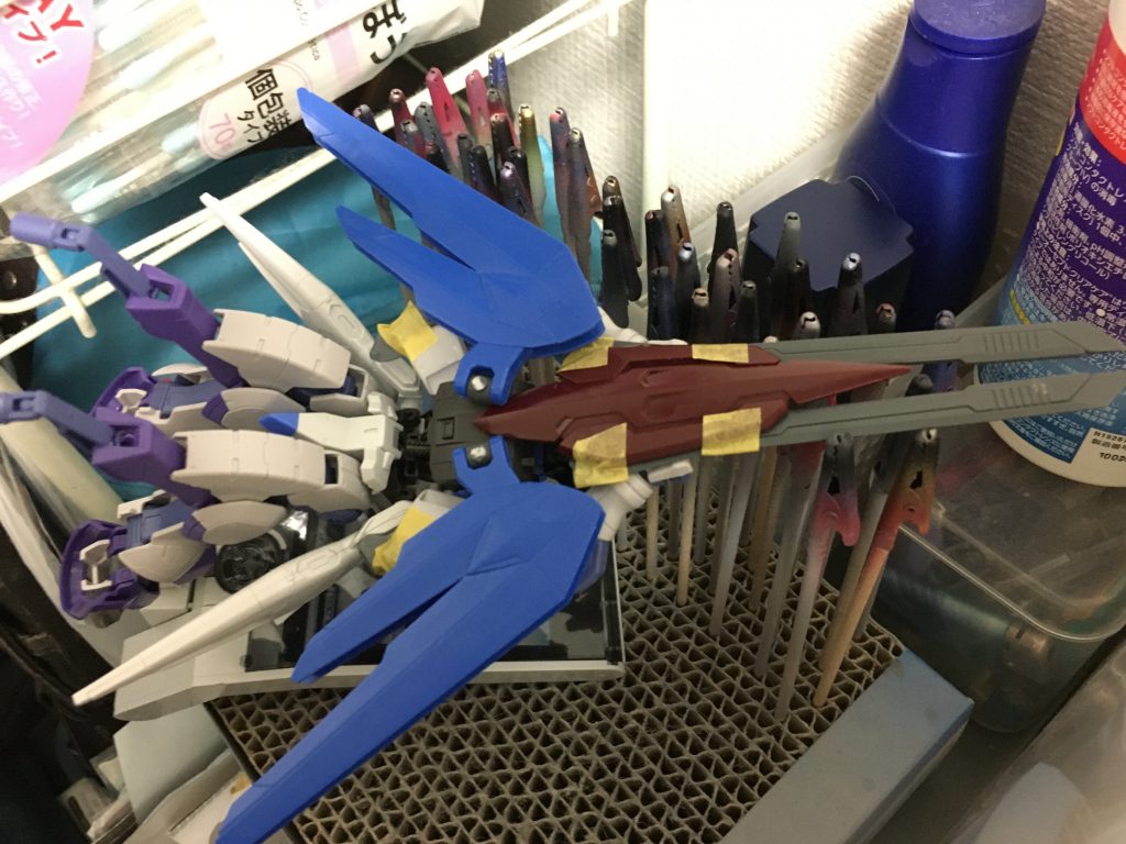 最初の最初、こんな感じに変形させたいとイメージしている時。羽はFGフリーダムのまったく動かないアレですww