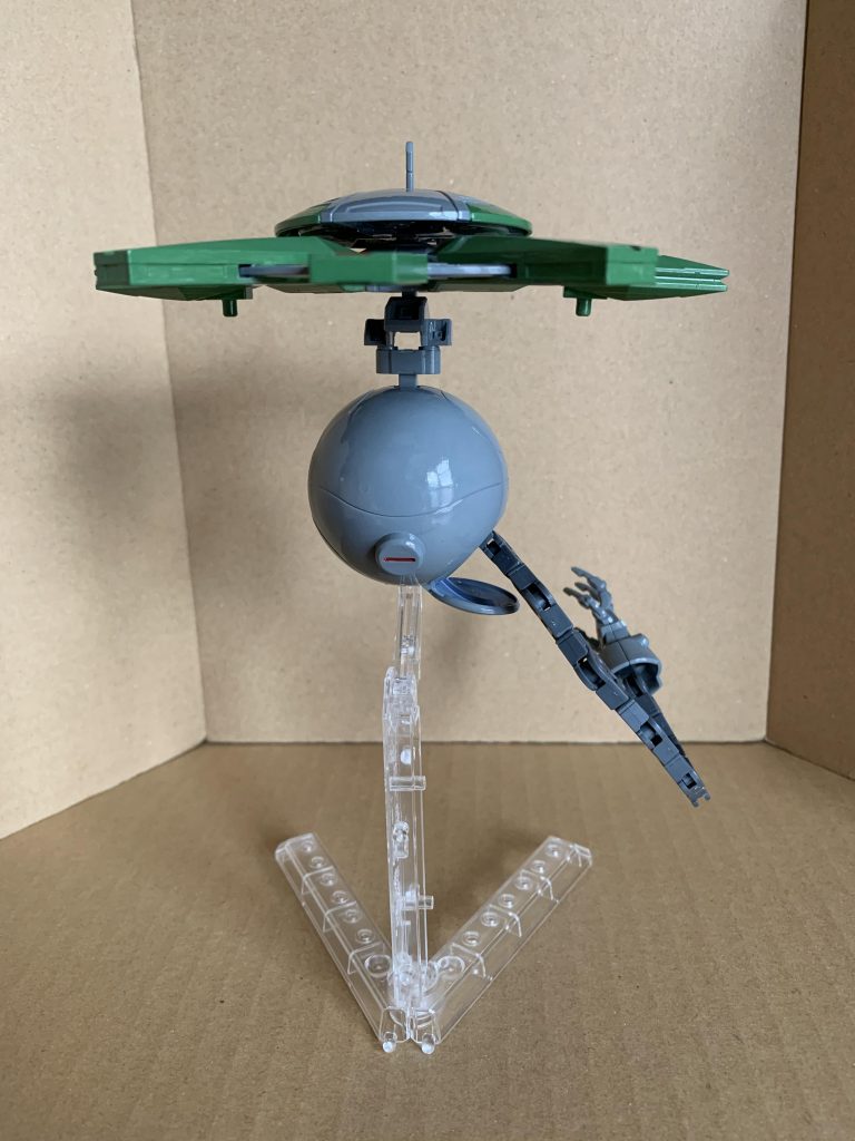 WARESが広範な地域を偵察する為に開発した新型鋼魔獣。全長5mほどの球体型の本体と上部に飛行ユニット、長い多関節のアームを備えている。この鋼魔獣の特徴は、速度よりも出力に重きを置いた飛行ユニットによって地表から高度50mを一定の速度で浮遊している事である。また、自衛以外では戦闘行動を一切行わず、障害物は必ず避けて通る。自衛を行う判断基準は、人間用魔導砲の直撃を受けた以上の物理的衝撃を感知した時(例えば銃撃された時)に、戦闘行動を取っている個体が周辺に存在する場合である。自衛用の武装はアームと、脅威度が高いと判断した時のみプラズマ・カノンを使用する。動力はパラジウムリアクターだが、補助動力としてソーラーシステムも備えている。この鋼魔獣は広い範囲で同一機体とデータリンクしており、常に周囲を偵察した際のデータをやり取りしている。この鋼魔獣は禁忌の地のほかにカナド地方や南米大陸を浮遊しており、翼竜などの飛行する魔獣がこの鋼魔獣の上で羽を休めている光景を時折観ることがある。なお、ソキウスではこの鋼魔獣が持つネットワークを広い範囲での情報収集に利用している。