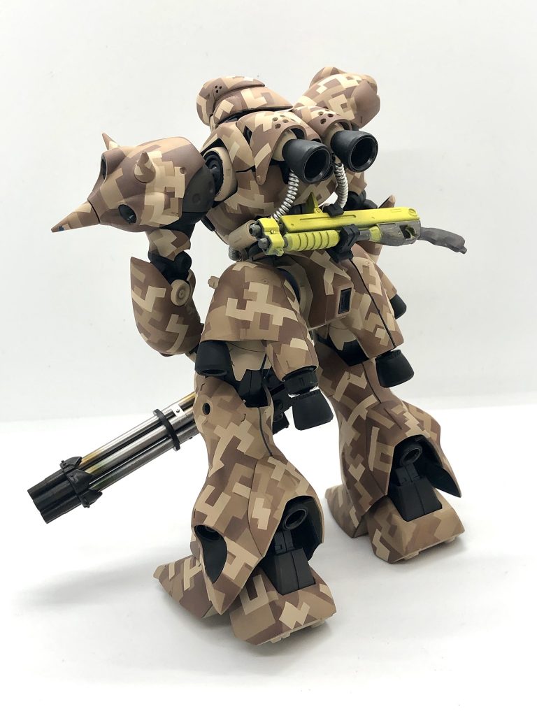 上司から託された武器はショットガン一丁、、さみしいのでガトリング持たせましたがいろんな武器を使いこなしそうな予感。背中がすっきりしたMSって好きかも