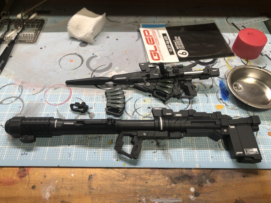 本体は変形の絡みでメタルパーツを少なくしている分、武装の方にメタルボールをふんだんに使用しました。