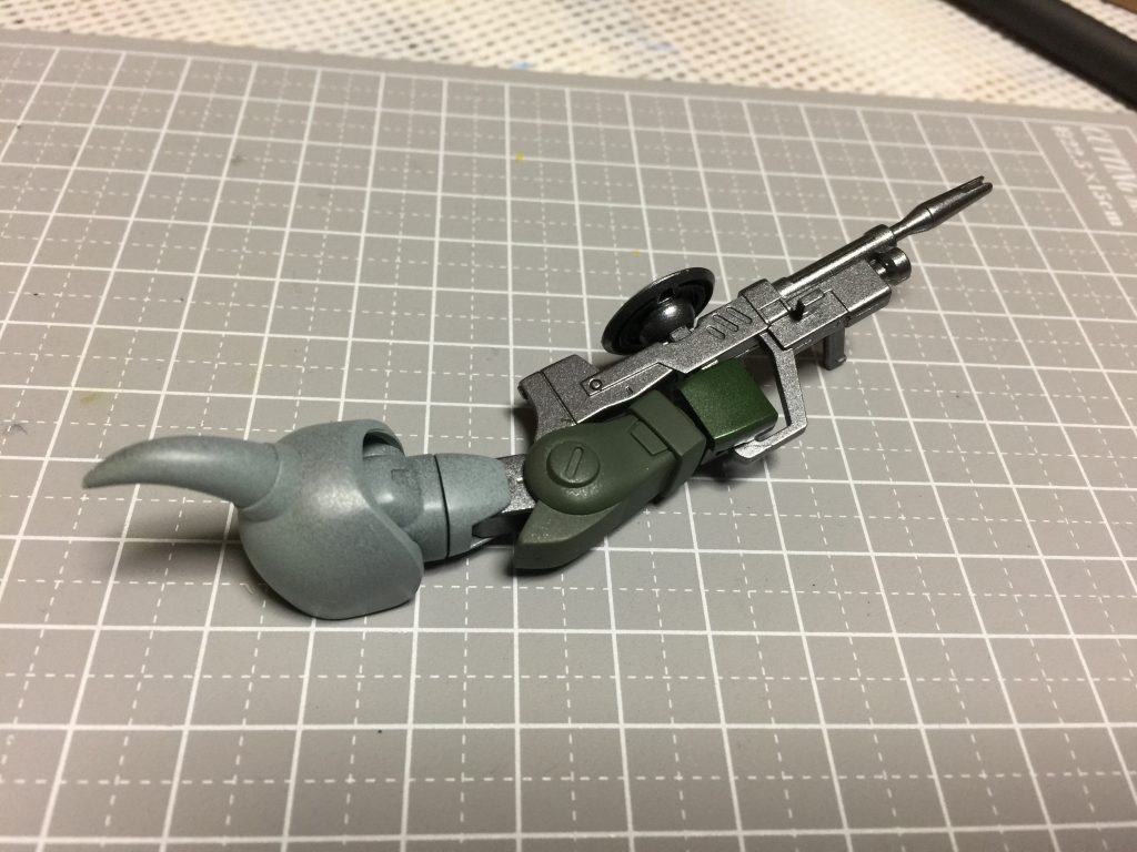 今回こそは下地の色が活きる様に、上の色を薄く吹きかけるだけになる様に、気を付けます。