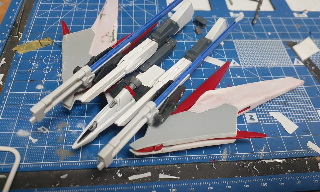 色々くっつけたシルエット本体はソードシルエットベースにプラ板で形状変更エクスカリバーのマウントはデスティニーの武装ラッチを改造