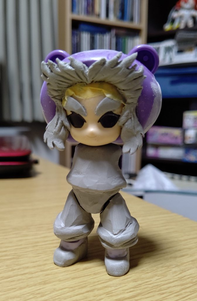 足を延長してパテ盛り。