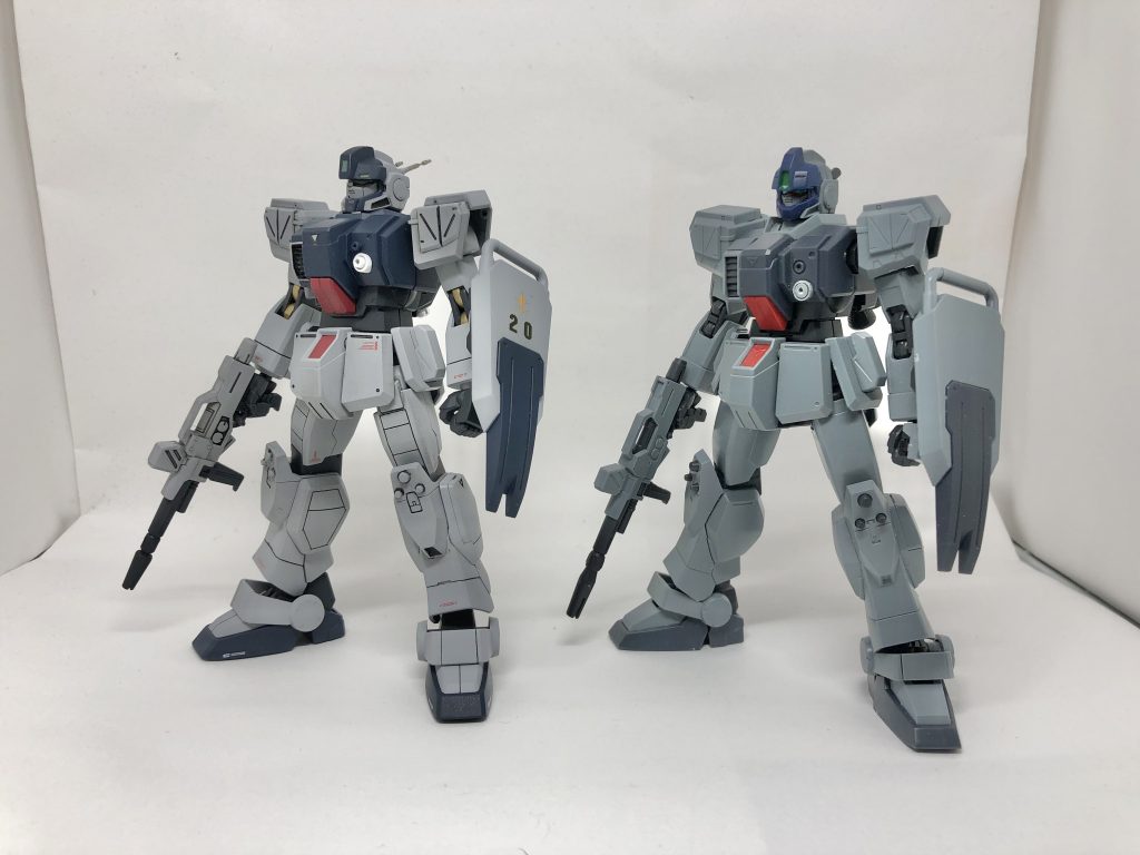 プレバン版のレイスと並べてみました。もうこの時点で可動範囲の差が見え見えですが雰囲気はかなり近づいたんじゃないでしょうか。