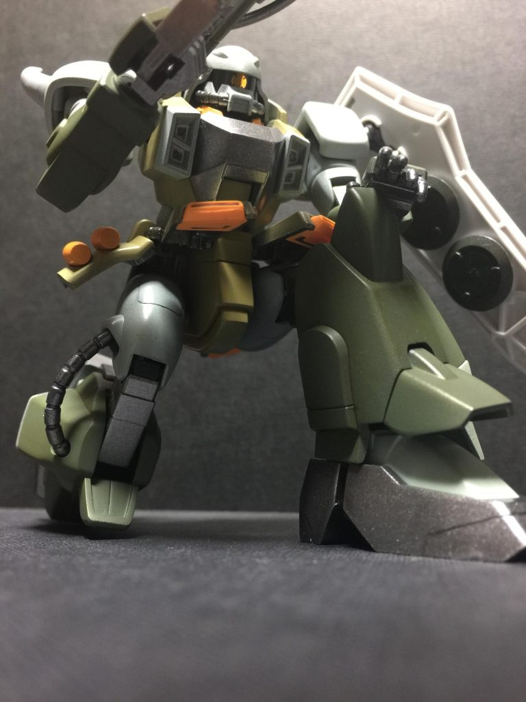 「さあ乗り込め」的な降着姿勢(*ﾟ▽ﾟ*)前足裏も後ろ足膝もしっかり接地していて、尚且つ上半身も左右に傾いたり、背後に仰け反っていません。