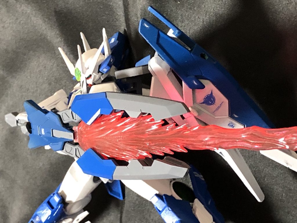 GNマント兼ビームソード。トライスラッシュブレイドを機体に合うように塗装しました。