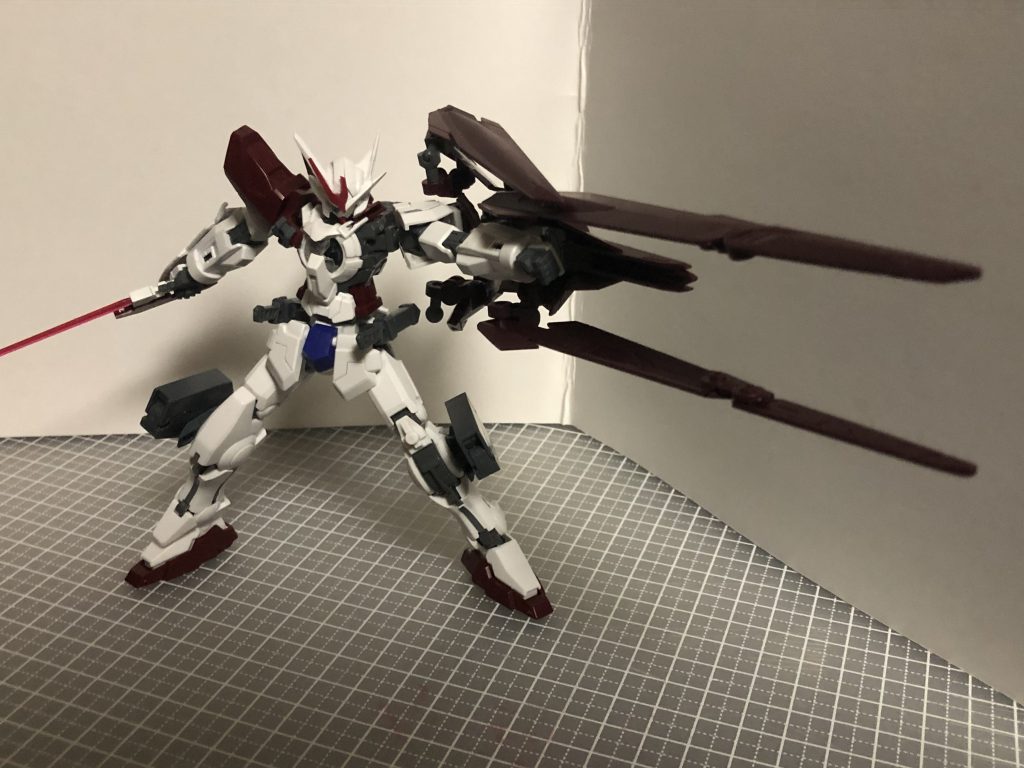 Bスマートガン外套ユニットの変形により、長距離ビーム砲撃を行います。ノーネイムユニットの接続パーツのおかげで成しえた変形ですね！ 