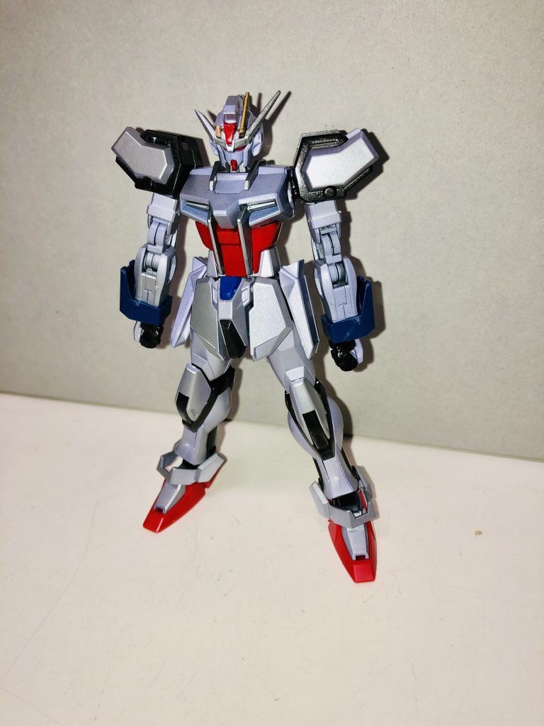 ストライクガンダムをベースとした機体一見普通のストライクにみえるがフェイズシフト装甲を廃止、代わりにパイロットの闘気を機体各所に伝播させる事により性能を引き出す事ができる独自の機構を備えている