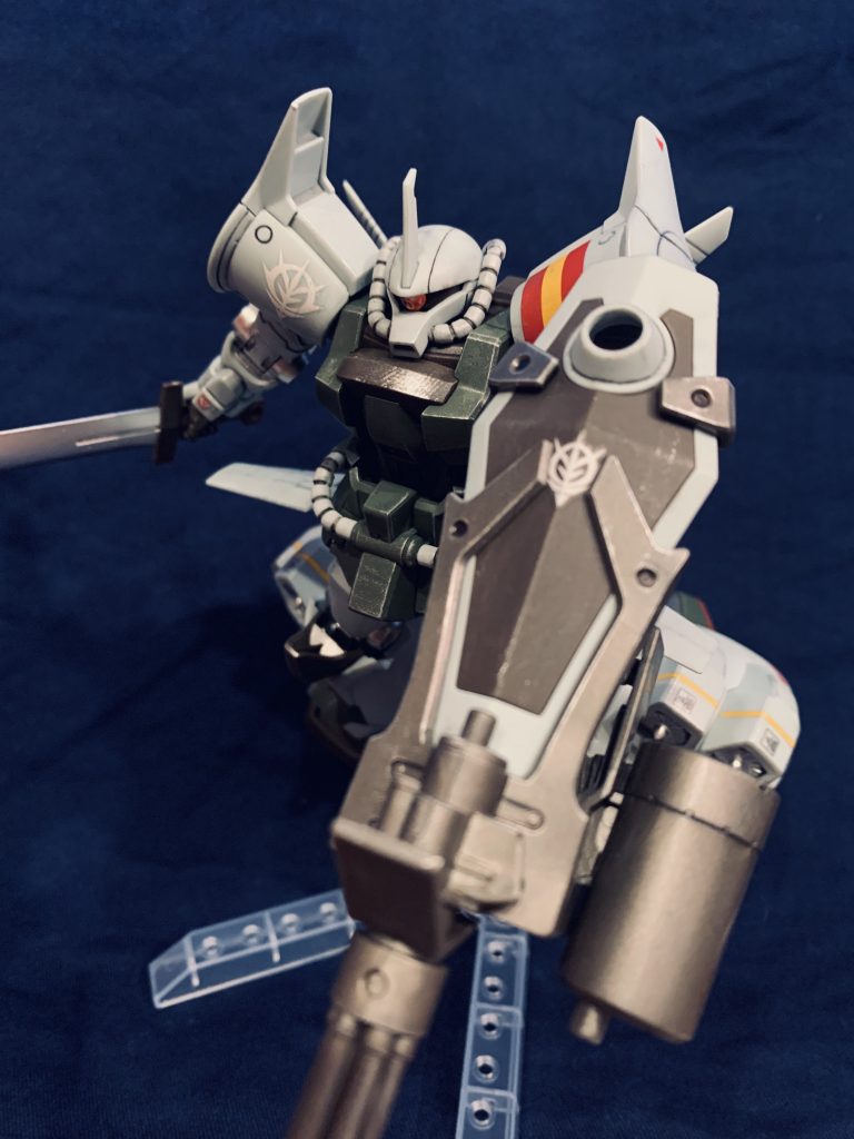 完全にジオン軍デカールの位置ミスってますね