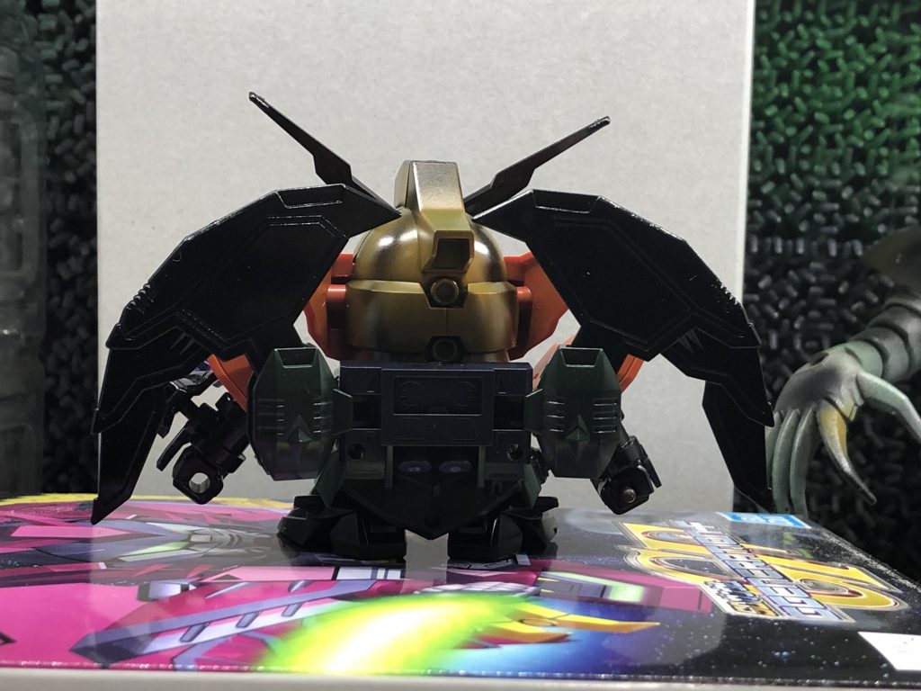 翼はコウモリをイメージして黒に塗装しました