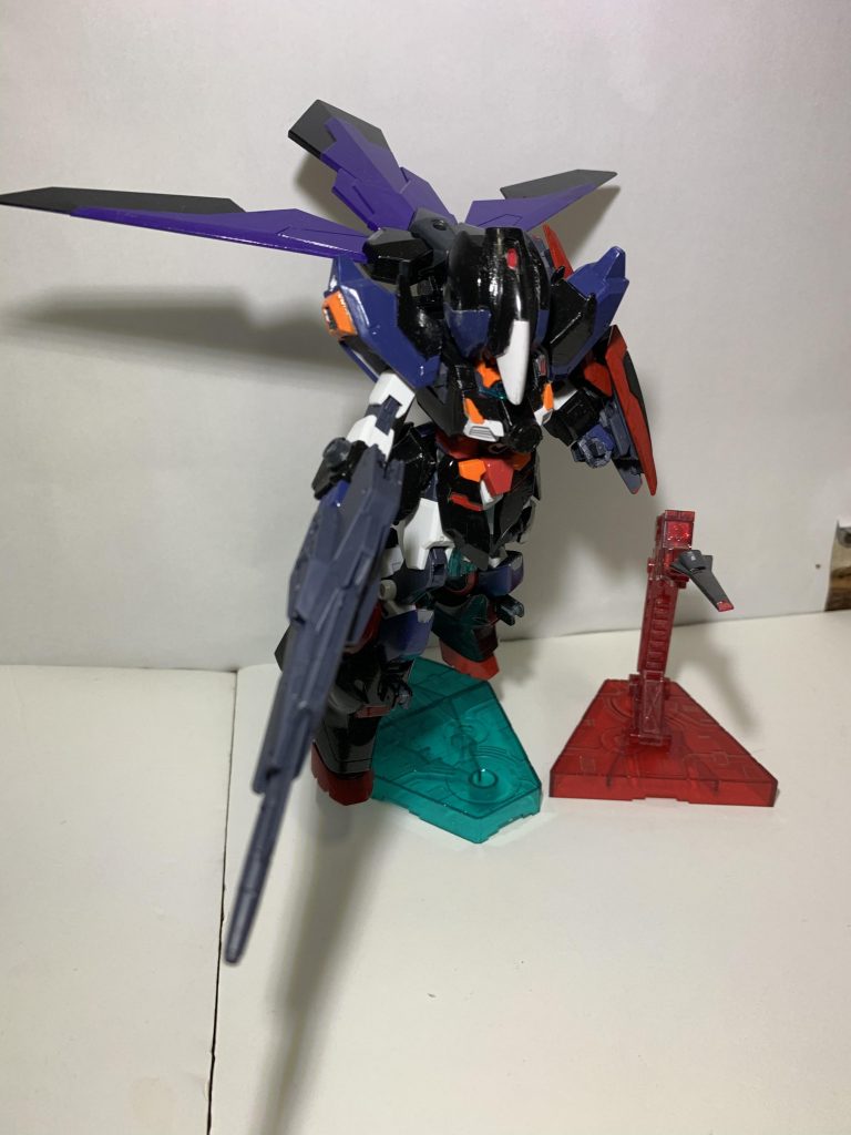 ネビュラガンダム装甲をパージし軽量化した姿。主に地上など重力下での運用。武装はユーラヴェンのロングライフルにドラグーンが2基とビームサーベルが2本。高高度からの狙撃が基本戦術。