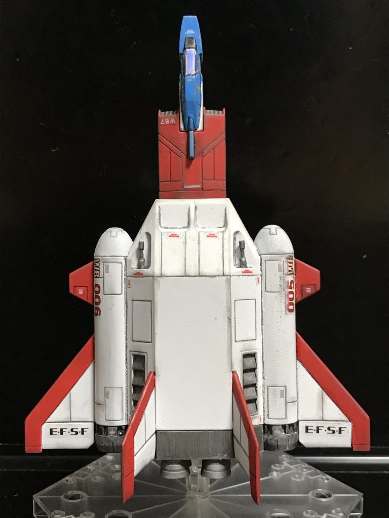 上面。特に天板に筋彫りの追加も考えましたが、追加しなくとも十分に見栄えが良いと思ます。劇中のイメージ通りの姿で、萌えます(^^)