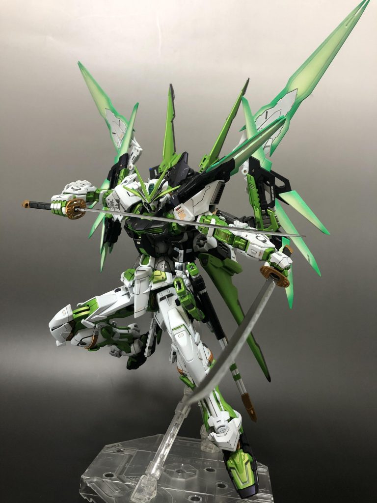 戦闘モード(ドラグーン射出形態)ダンテが劾に敗北したことを知り、その時の戦闘データを元に一刀が劾との決戦用に仕上げた機体ダンテのことで劾を憎むとかではなくただただ戦ってみたいだけとのこと