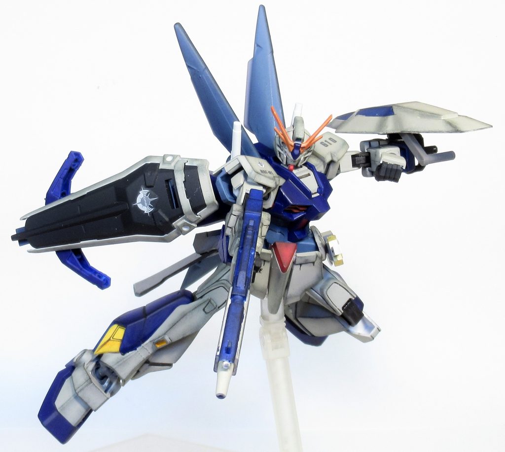 通常武装はビームライフルとビームサーベルです。