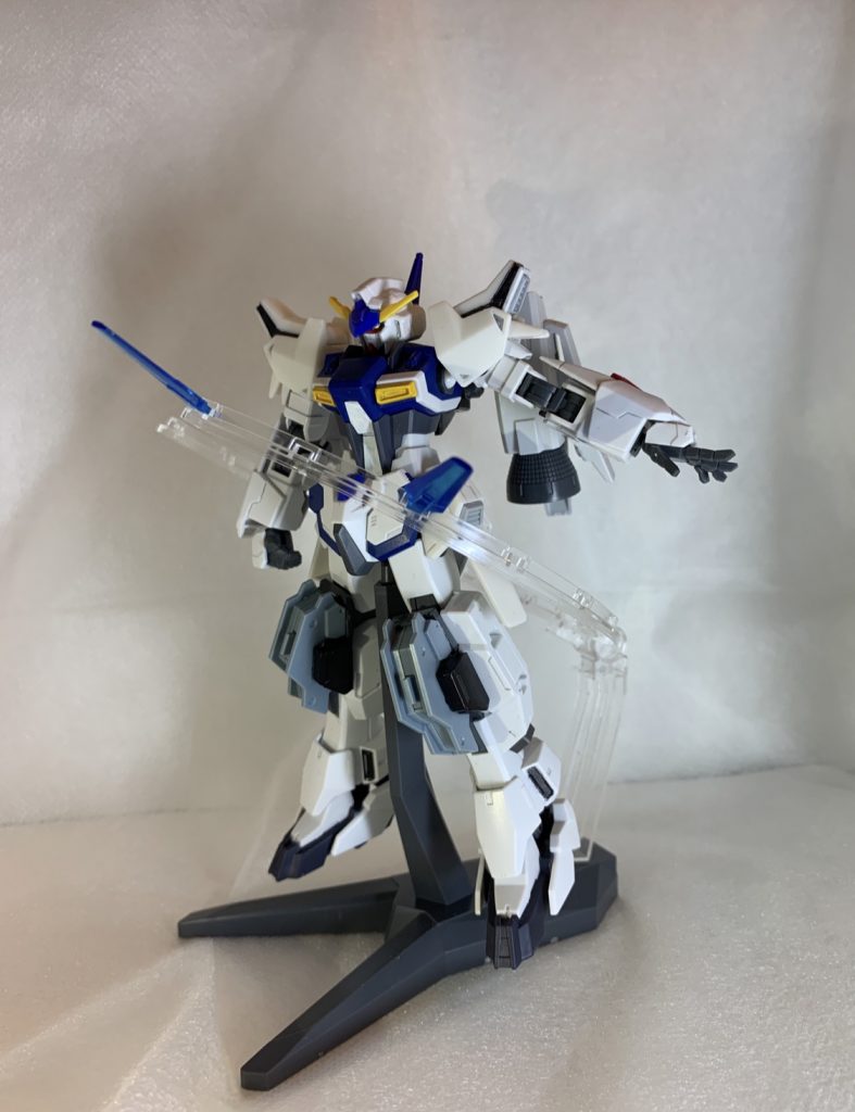 腰部に搭載しているCファンネル　多いと使いこなせないので2つだけ。