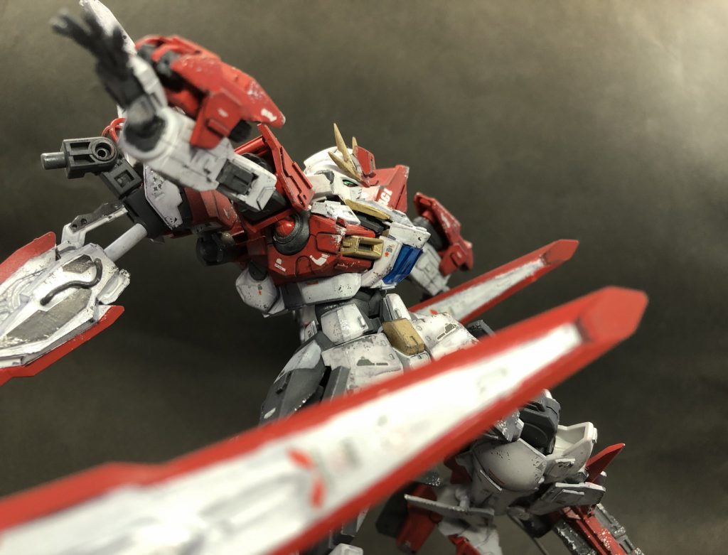 ヘリオスユニット背部に装備された翼のような推進器。さまざまな用途に使用できる。以下アクションポーズ