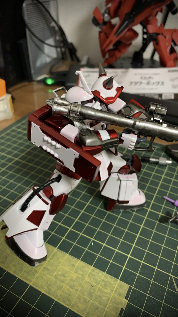 他の人の作品を見てあまり組み合わせない配色を選んで赤白にしてみたら職場の人は日本カラーだねと言われました。たしかに。