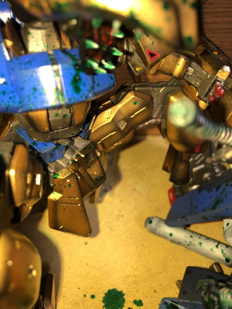 首の口は、武者Zガンダムの薙刀ですら食ってしまいます。