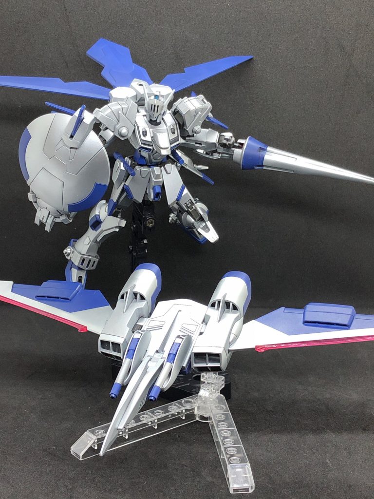 フォーメーション1。ファトゥム-01を分離し連携して戦闘を行う形態。通常のインフィニットジャスティスと異なりバックパックにナイトウィングが残っている為、分離状態でも機動力があまり下がらないようになっています。