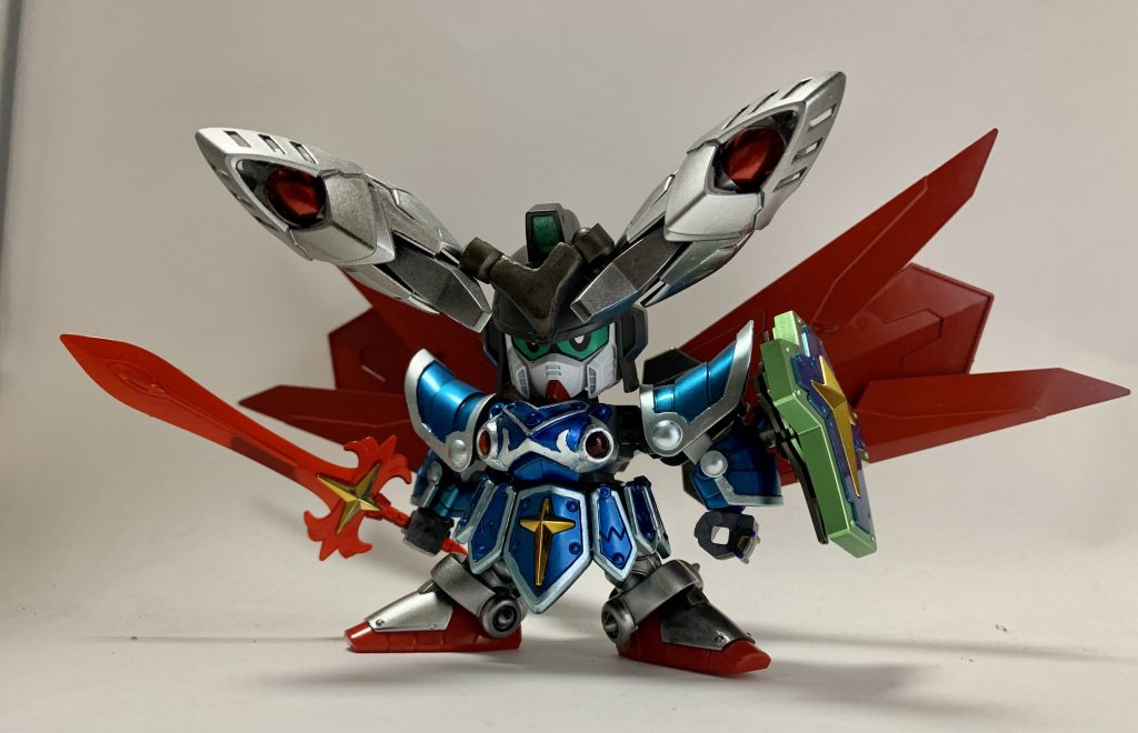 サポートメカ兼台座用SDにアーマーを装着した状態。LGBB部分は力の盾だけ腕にBJで接続する方式に変更。前回の武者といい結局こっちの方がカッコ良く見えるような…