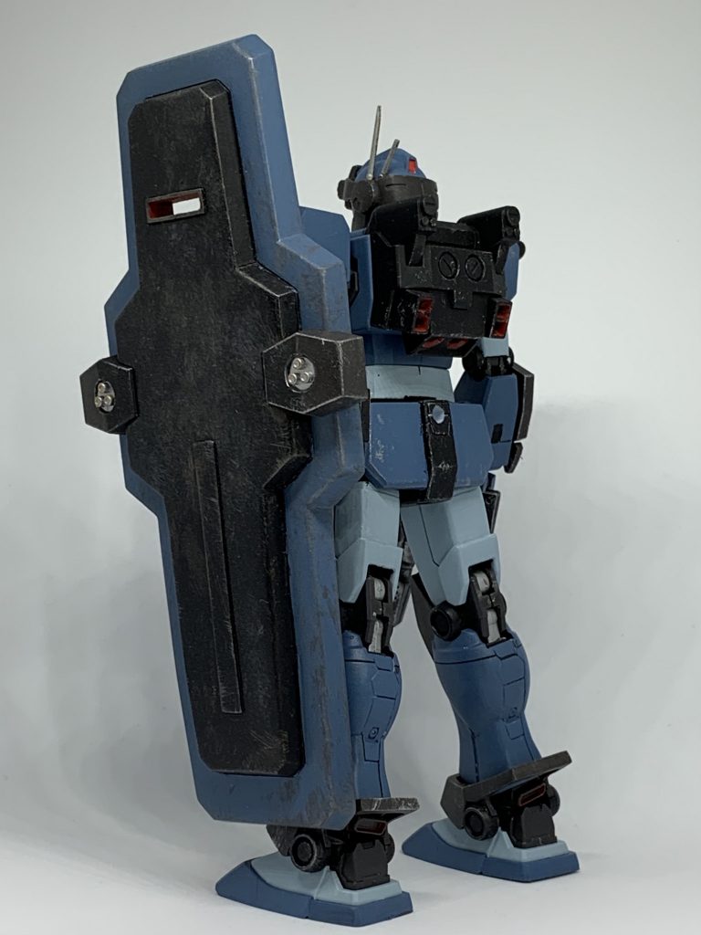 背面とシールド表。アンクルアーマーの延長等微改造多々有り。