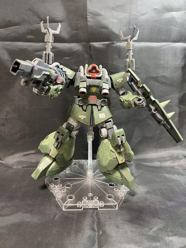 ドムR35にオリジンのドムほかビグロとキャンペーンでついてきたビームバズーカをミキシングで製作しました。