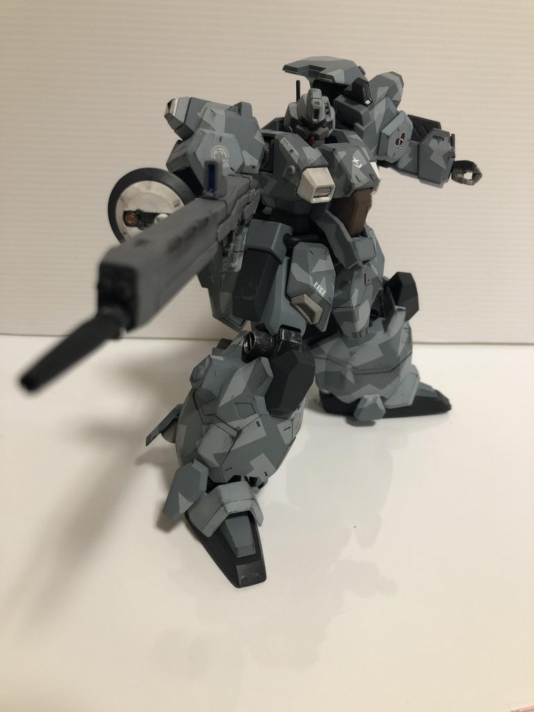 武器はシナンジュスタイン用の余ってたビームライフルにセンサー類を取り付け