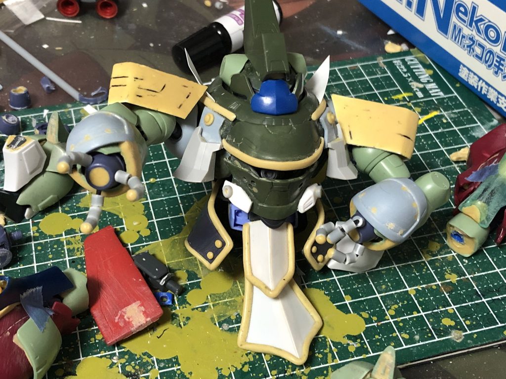 普通のガンプラの手を使おうと思ったけどこういう手もかっこいいと思ってマンロディのスラスターに針金刺してプラ棒を通しただけの簡単な改造。