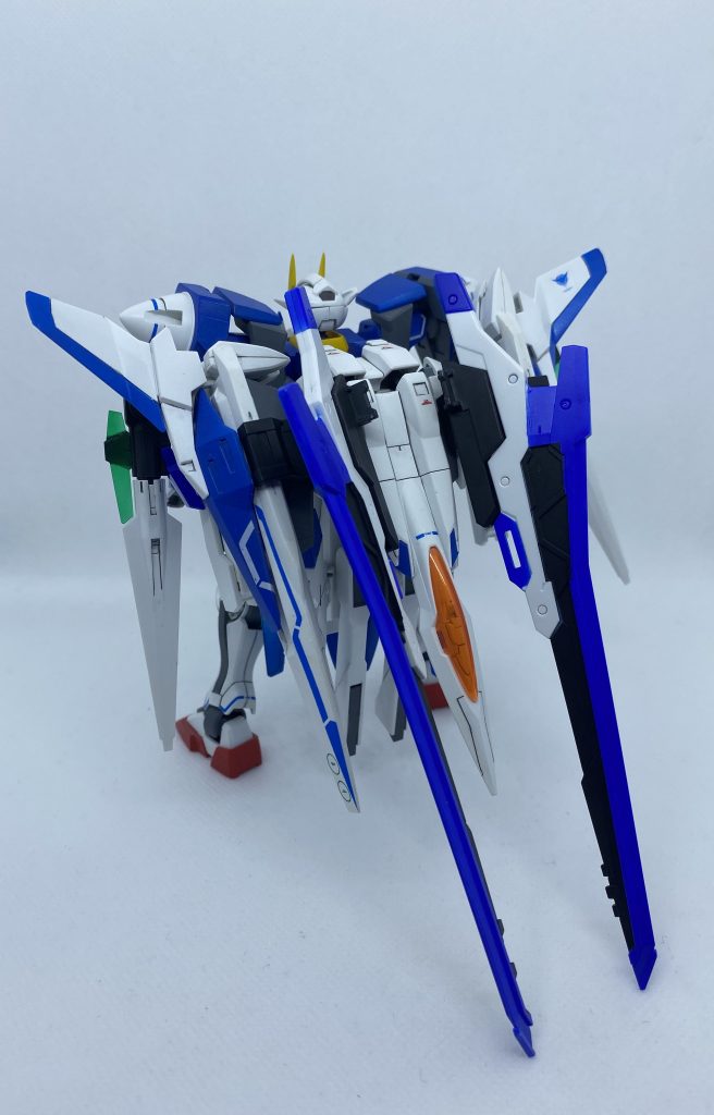 後ろ。横からバックのインパクトがかなりデカいwコレ今だったら絶対プレバン行きですけど、雑誌買えば貰えたので案外良心的？（白一色ですけどw）