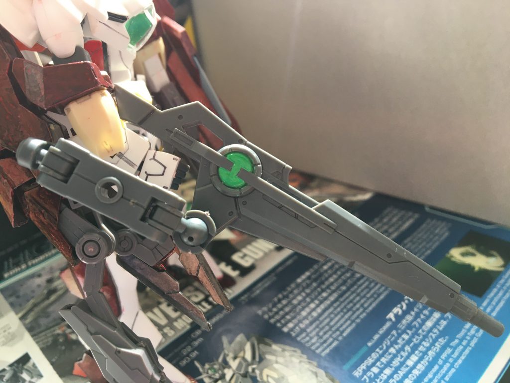 GNバスターライフルについては、ガンプラバトルアームアームズなどのビルド系パーツを付けました。ちなみにバトルシールドのほうは内側に移しました。