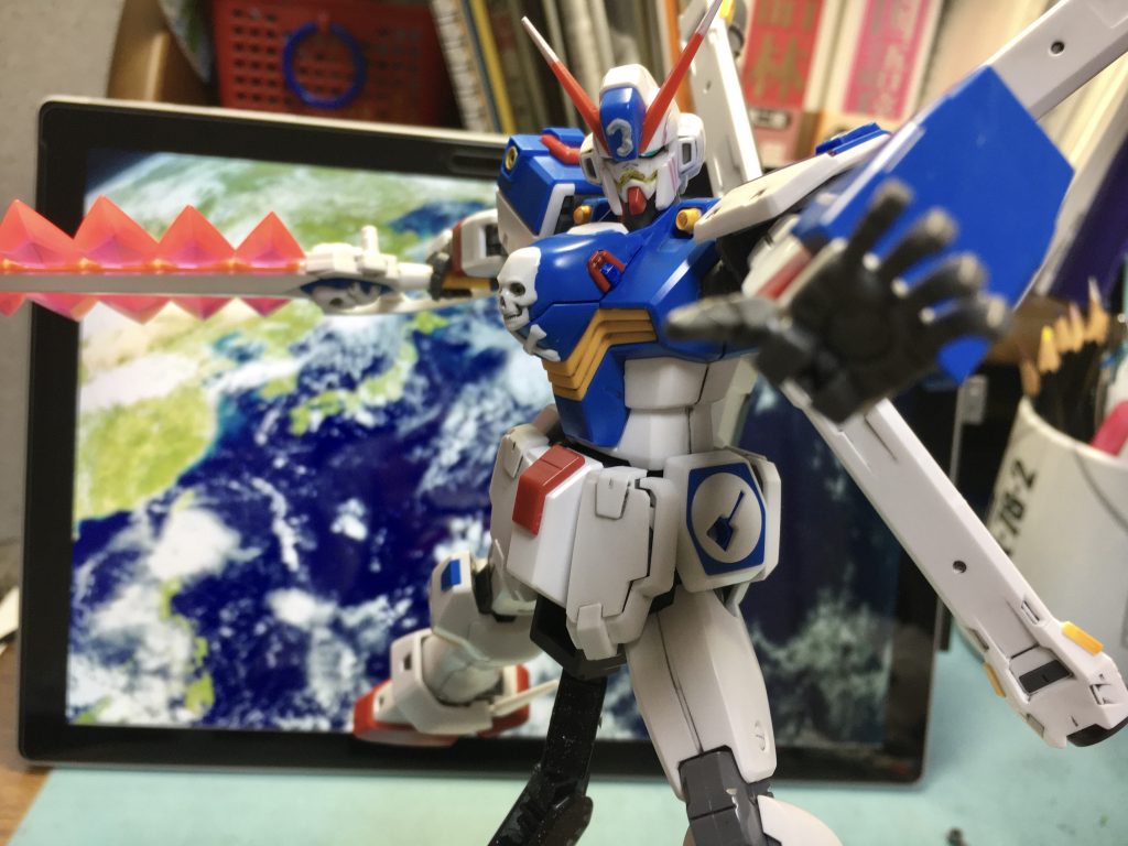 メイン写真をアップでフェイスオープン部分は放熱をイメージしてイエローで塗っています。