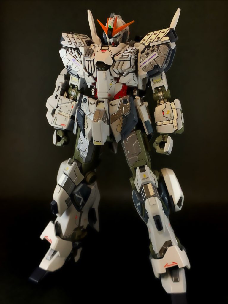 正面右腕部・アンクルガードをユニコーン(nt-d)から上腕はMK-Ⅱから移植剥き出しのコアファイターは装甲をつけました