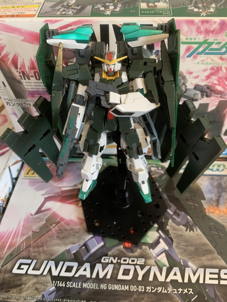 ケルディムサーガからGNピストルのホルスターを拝借しています。