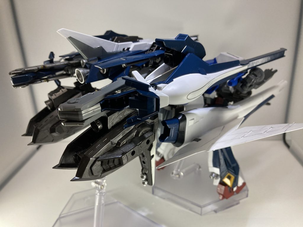 重過ぎるので後ろもスタンドで支えてる