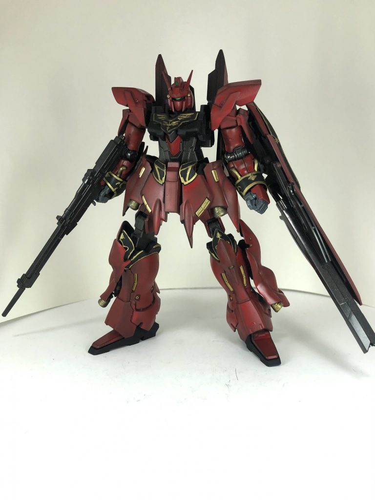 メインカメラはモノアイに変更。各部にスラスターを増設。