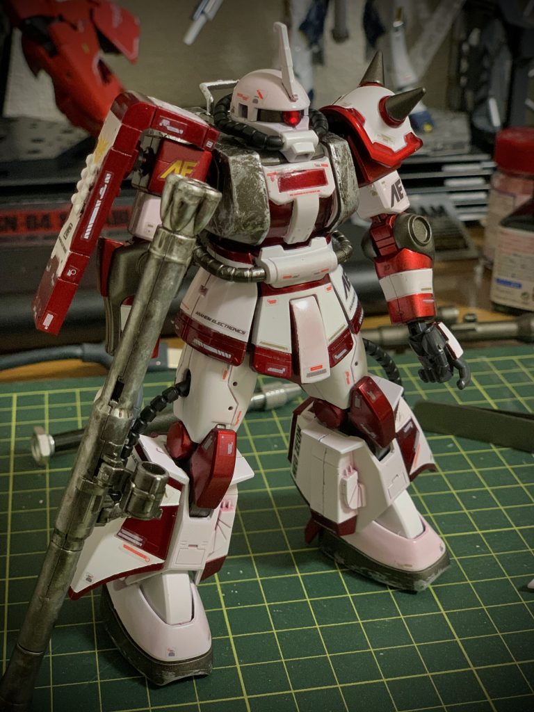 ウェザリングで汚される前の状態です。余物のシールなのでアナハイムがすげぇ主張してます。なんだよ、スポンサーかよ。広告料ください。