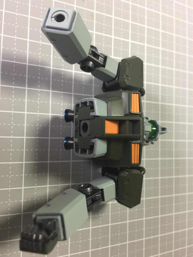 上半身は無難な色合いにまとまったんですが、