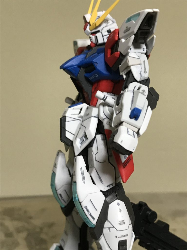ビルドファイターズ 第1話・第2話に 登場した ビルドストライクガンダムに しましたので ビームライフル・強化ビームライフルとチョバムシールドは 制作しませんでした。武装も 別のガンプラに 使用します。