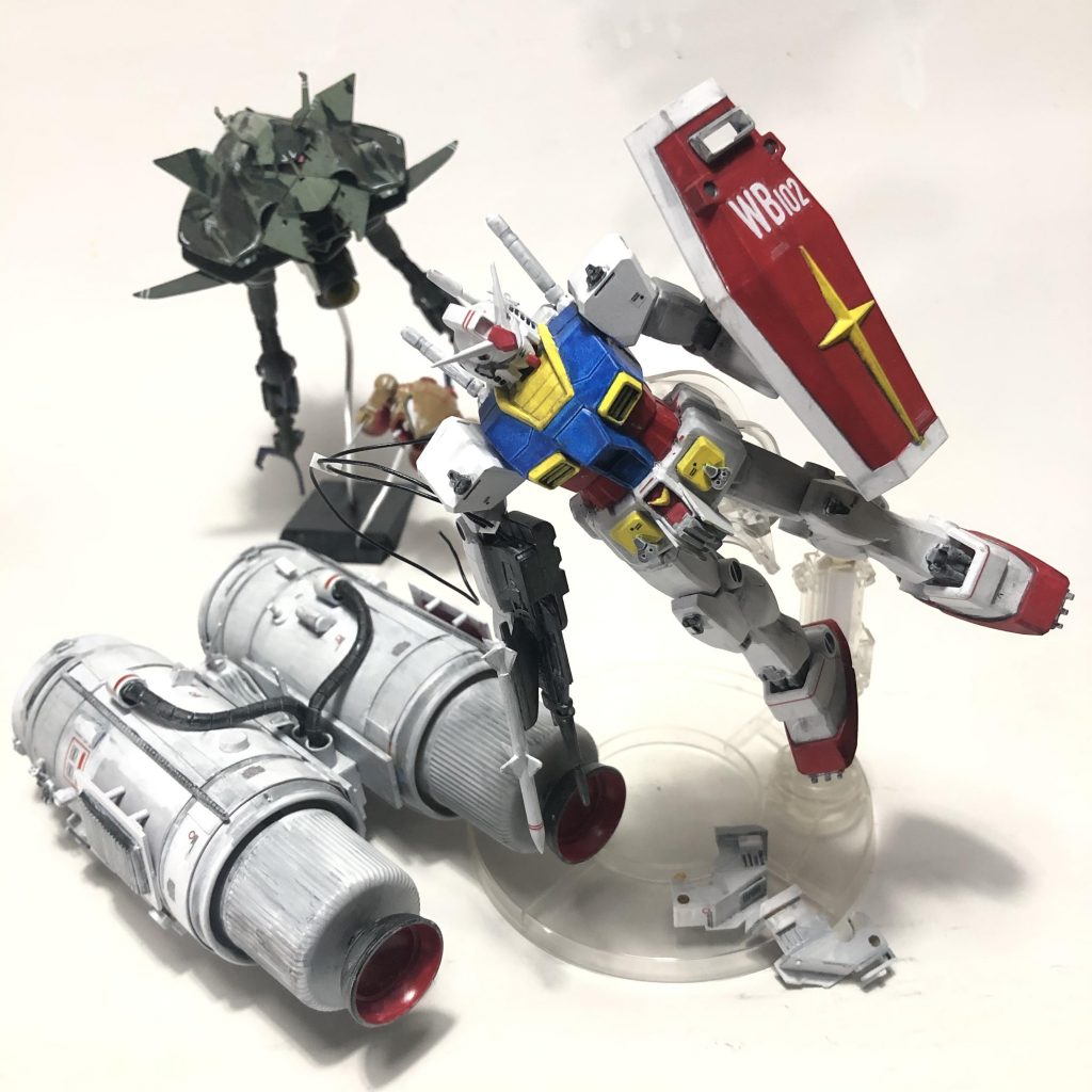 アムロ「スレッガー中尉・・・」スレッガー「私情は禁物よ。奴の為にこれ以上の損害は出させねえ。」｢悲しいけど、これ戦争なのよね」「アムロ、下から突っ込むぜ！」