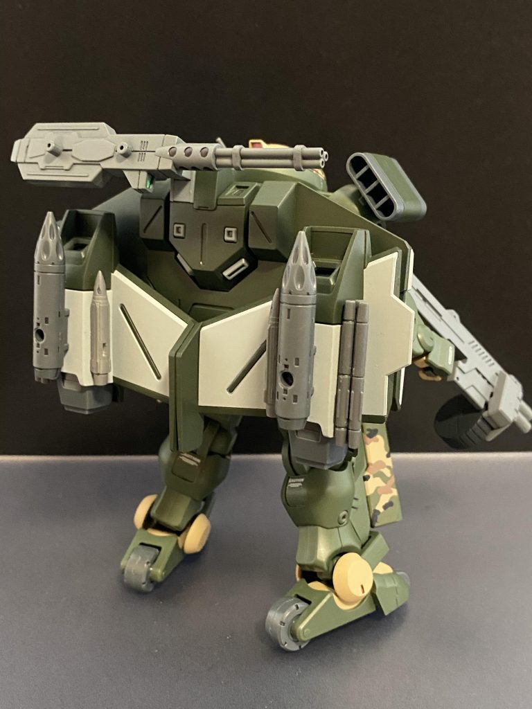 背中のコンテナを取り換えただけの為、本体自体の性能に変わりはない。小型軽量のジェットエンジン2機を備え、このユニット自体も軽量に作成されており、空中、折り畳まれた状態での地上行動においても、軽快な運動性能を発揮する。