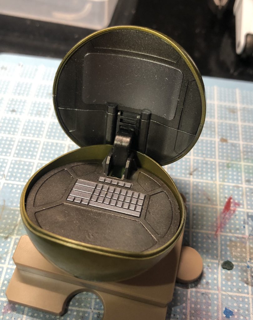 ついでにハロの口?の中にあるキーボードとモニターも塗り分け済み