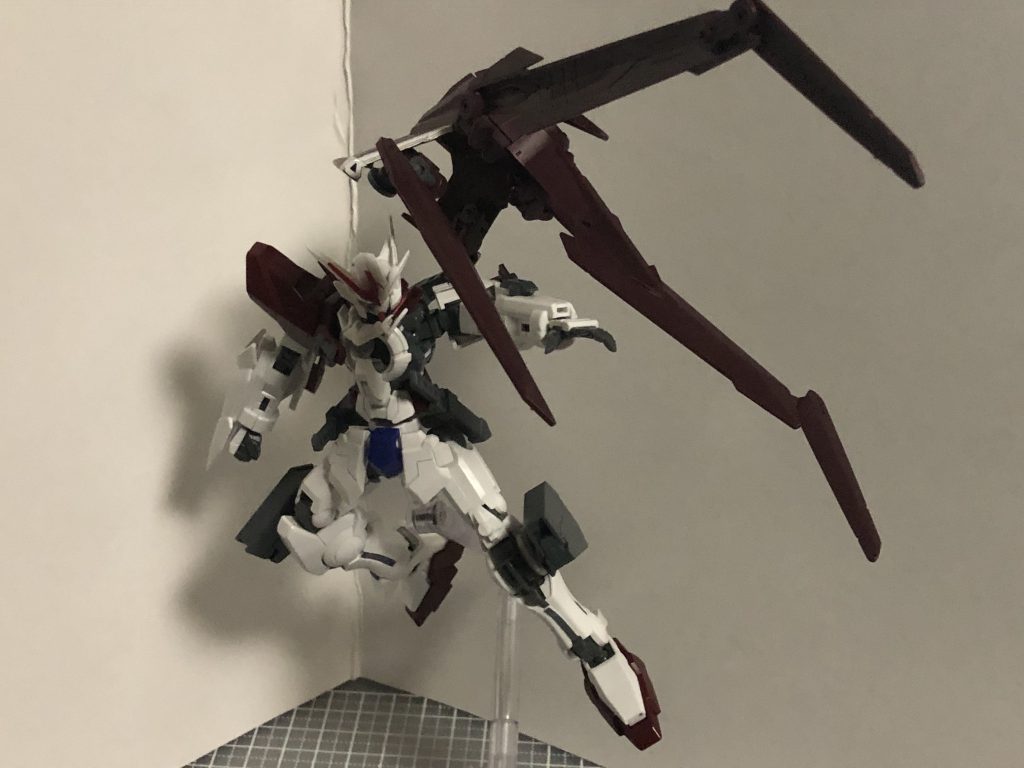 アニメ版でアストレイノーネイムが行っていた巨大な手のような変形です！自分にはここまでが限界でした…！ 