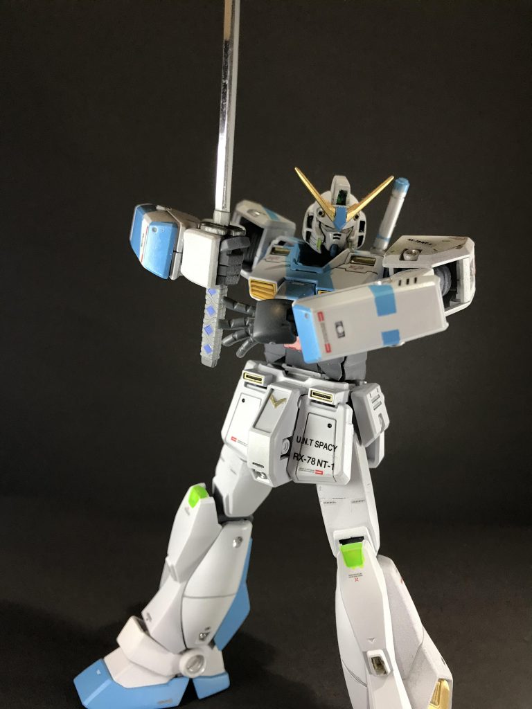 たまたまあった某人気マンガ、アニメの刀を持たせて。映画が観に行きたいです…。