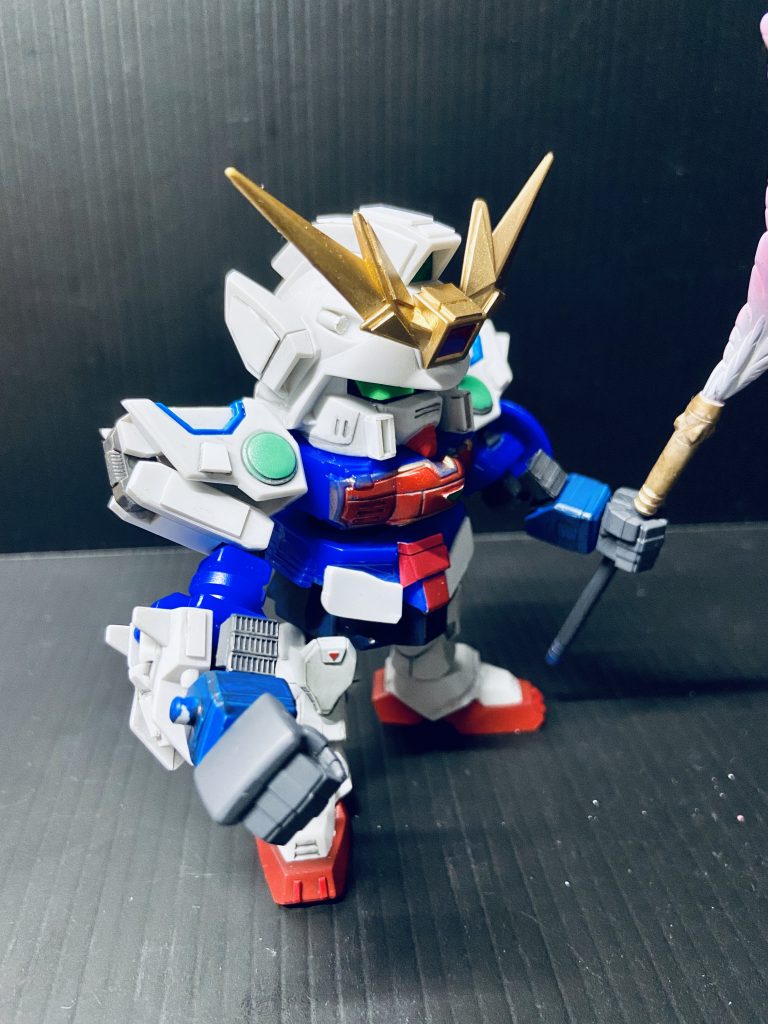 基本的にはコアブルーでの運用を前提としているが、頭部も無改造換装可能のため、EXAMが使えないことを除けばベース機体の単純強化としても利用可能である。むしろ腕と足が主役。ただし持ち手を持たない機体や特殊形状の機体は適応外となり、対応しても戦力ダウンするケースもある。シェンロンスタイル。ドラゴンハング肘。笑