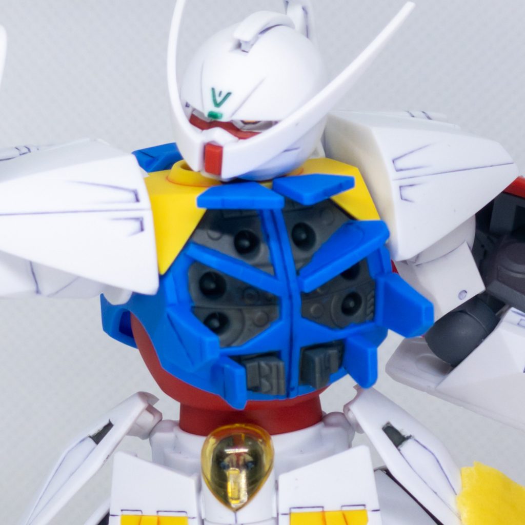 胸部マルチパーパスサイロ展開状態をアップで。コアファイターのコックピット内も塗り分けました。