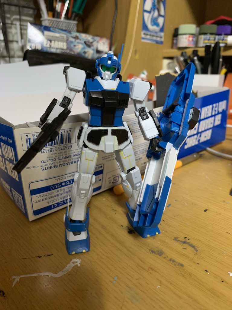 フロントアーマーの改造。スナイパー的バランスから、しっかりガードカスタム風に変更。MSDくんは詰めが甘い。